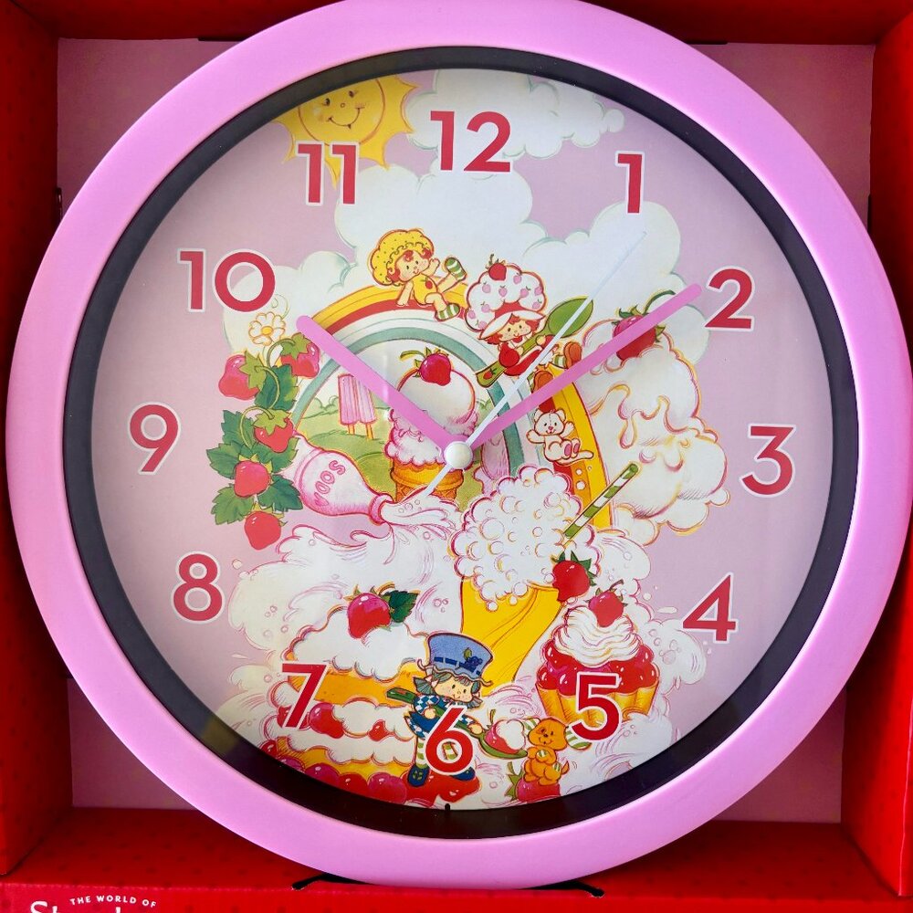 Strawberry Shortcake Wall Clock New in Box Analog Vintage Style